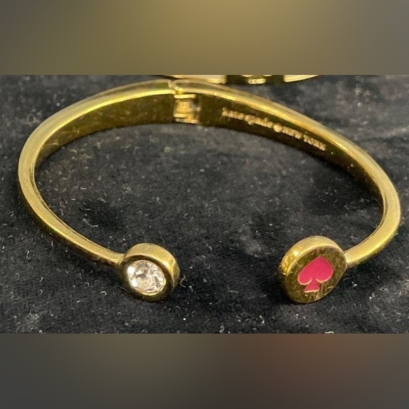 Kate Spade New York Spot the Spade Gold Open Hinge Bangle 0838 - Picture 1 of 2